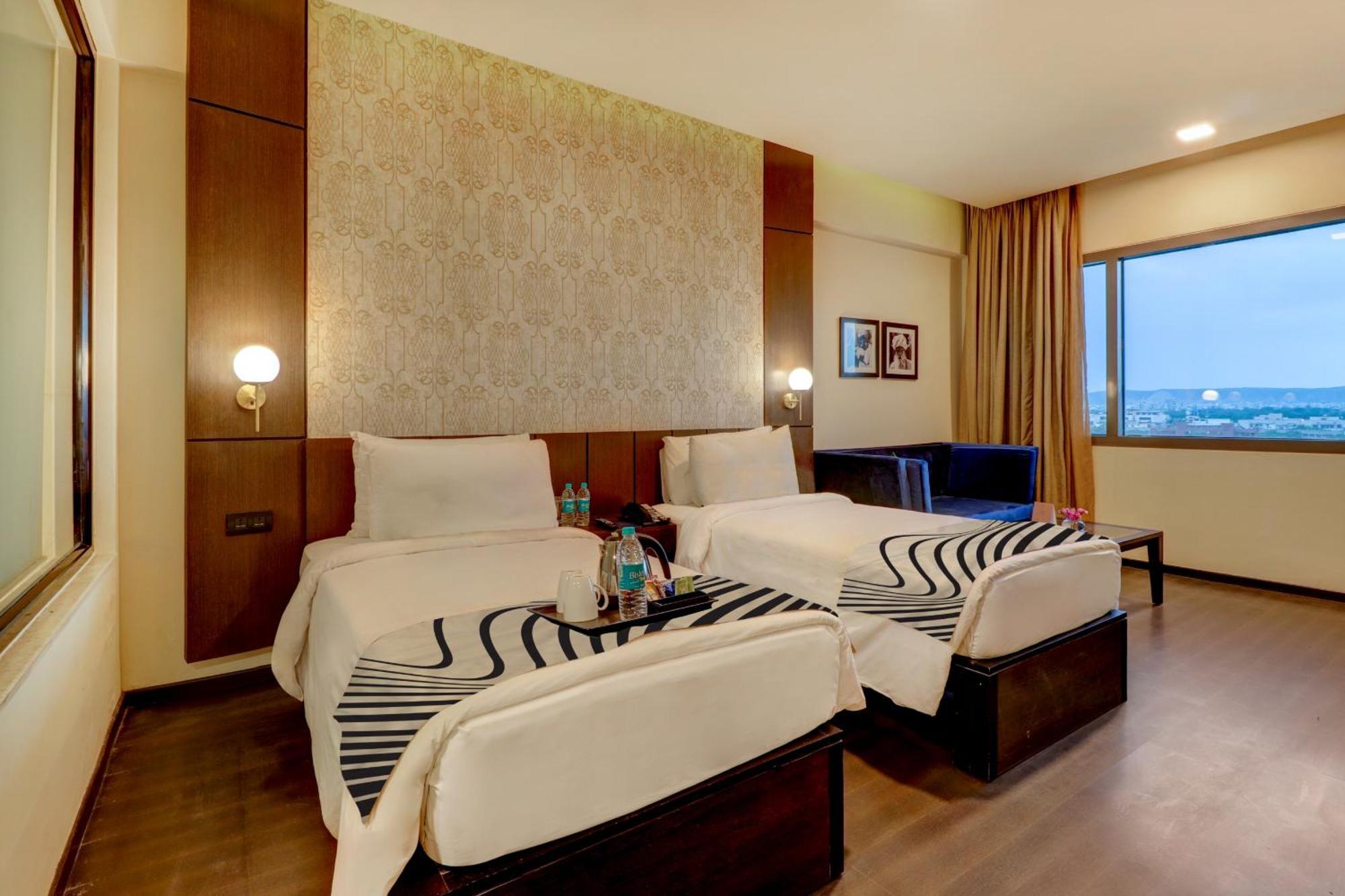 Sunday Hotel Джайпур Екстер'єр фото